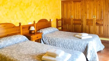 4 Schlafzimmer, Bügeleisen/Bügelbrett, kostenloses WLAN, Bettwäsche