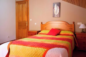 Iron/ironing board, free WiFi, bed sheets