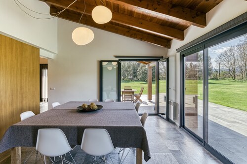 Villa 'La Solfa' with Mountain Views, Wi-Fi and Air Conditioning