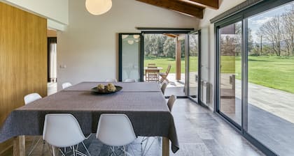 Villa 'La Solfa' with Mountain Views, Wi-Fi and Air Conditioning