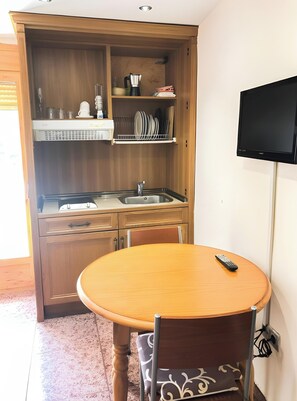 Dining - Apartment 'Moleras' with Mountain View, Balcony and Wi-Fi (Tella)