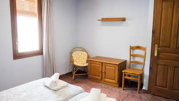 1 chambre, fer et planche Ă repasser, Wi-Fi gratuit, draps fournis