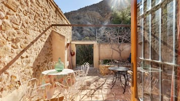 屋外ダイニングエリア