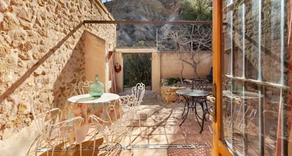 Bauernhaus 'Casica De Perintín' mit Bergblick, privater Terrasse und Wi-Fi