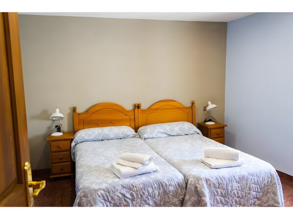 1 chambre, fer et planche à repasser, accès au Wi-Fi (inclus)