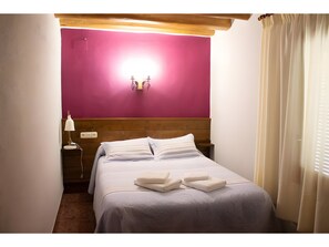 1 chambre, fer et planche à repasser, accès au Wi-Fi (inclus)