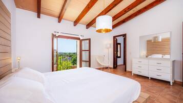 5 Schlafzimmer, Bügeleisen/Bügelbrett, kostenloses WLAN, Bettwäsche