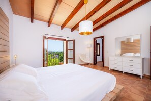 5 makuuhuonetta, silitysrauta/-lauta, ilmainen Wi-Fi, vuodevaatteet