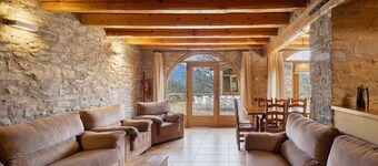 Country House 'La Serra' with Mountain View, Private Pool and Wi-Fi