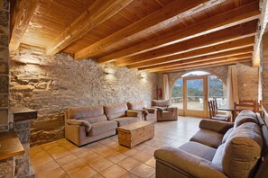 TV, fireplace, ping pong