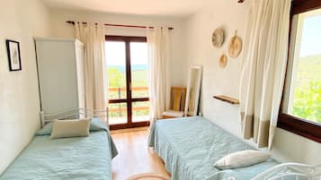 3 bedrooms, free WiFi, bed sheets