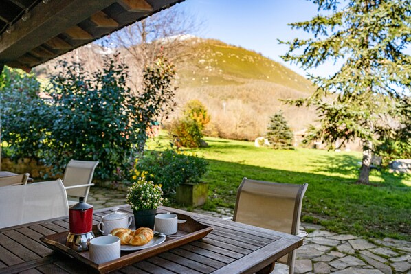 屋外ダイニングエリア