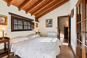 2 室のベッドルーム、WiFi (無料)、ベッドシーツ