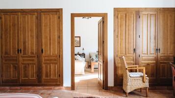 8 bedrooms, free WiFi, bed sheets