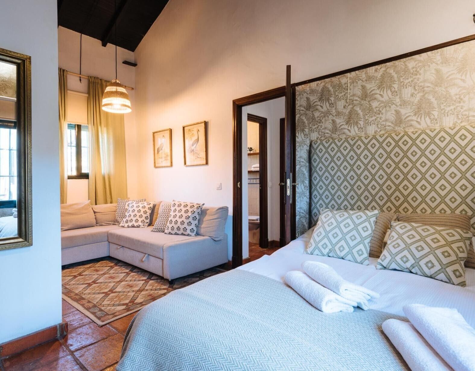 8 bedrooms, free WiFi, bed sheets