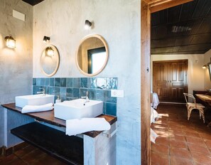 8 Schlafzimmer, kostenloses WLAN, Bettwäsche