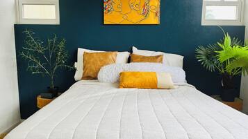 2 makuuhuonetta, työpöytä, silitysrauta/-lauta, ilmainen Wi-Fi