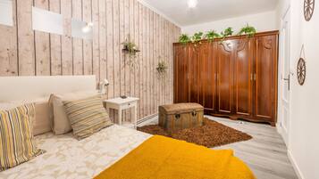 3 slaapkamers, een strijkplank/strijkijzer, gratis wifi, beddengoed