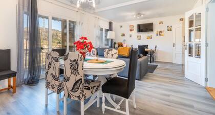 Apartment 'Pablo Y Francisca' with Mountain View, Private Terrace and Wi-Fi