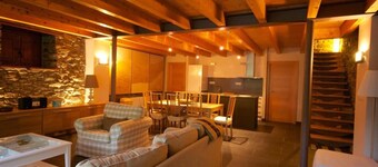 Maison de campagne "Guillem Completa" avec vue sur le lac, Wi-Fi et climatisation