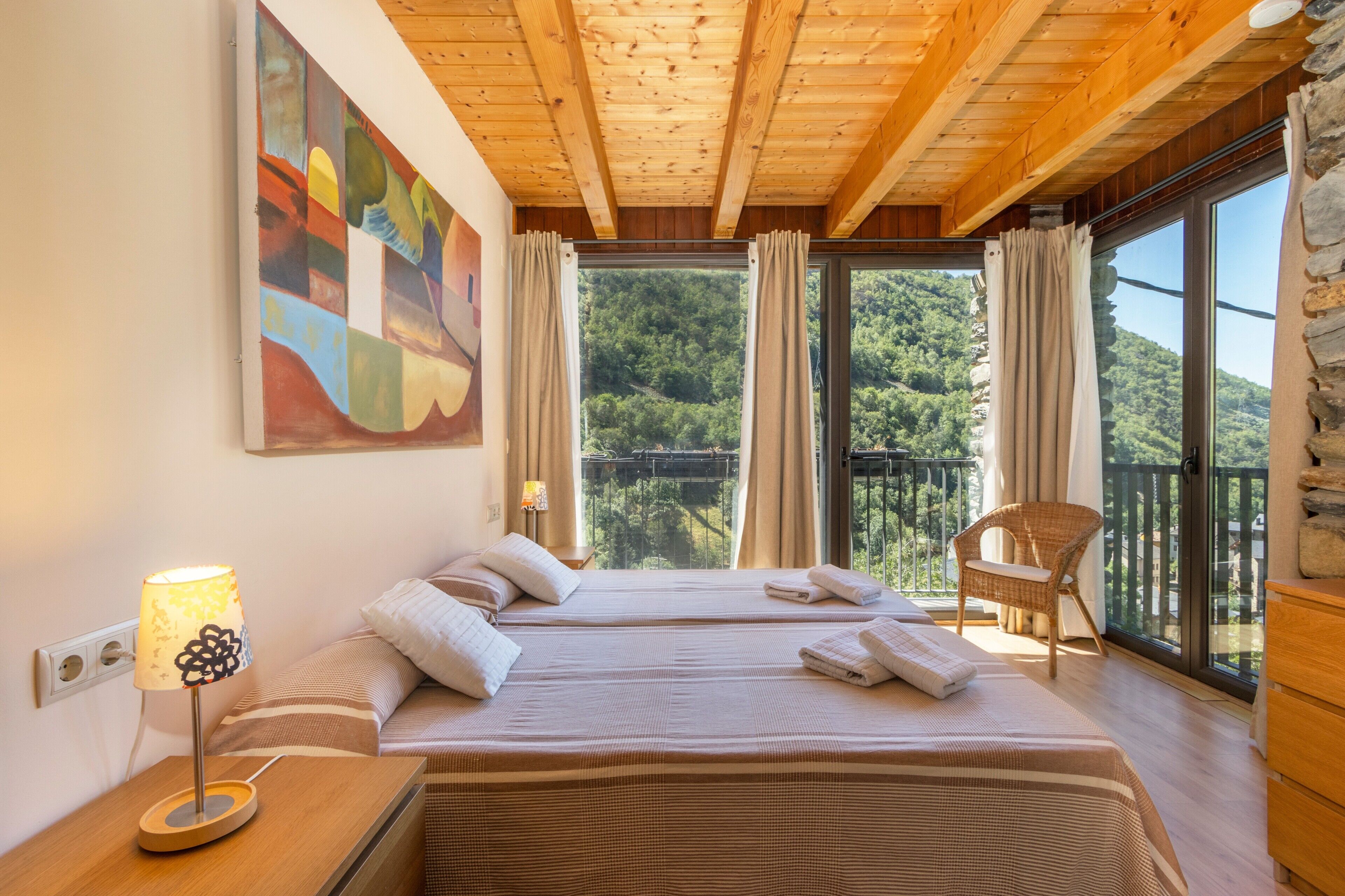 7 habitaciones, tabla de planchar con plancha y wifi gratis 