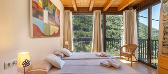 Country House 'Guillem Completa' with Lake View, Wi-Fi and Air Conditioning