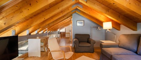 Televisión, reproductor de DVD y estéreo