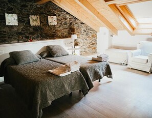 7 Schlafzimmer, Bügeleisen/Bügelbrett, kostenloses WLAN, Bettwäsche