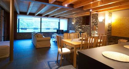 Country House 'Guillem Completa' with Lake View, Wi-Fi and Air Conditioning