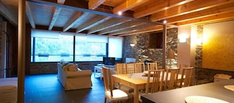 Country House 'Guillem Completa' with Lake View, Wi-Fi and Air Conditioning