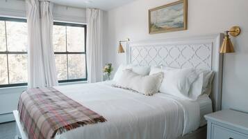 Honeymoon Room, City View | Individually decorated, individually furnished, blackout drapes