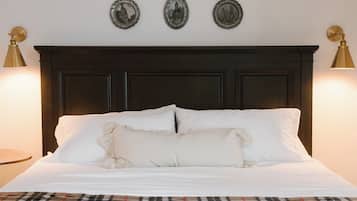 Decoración personalizada, muebles diferentes y cortinas blackout