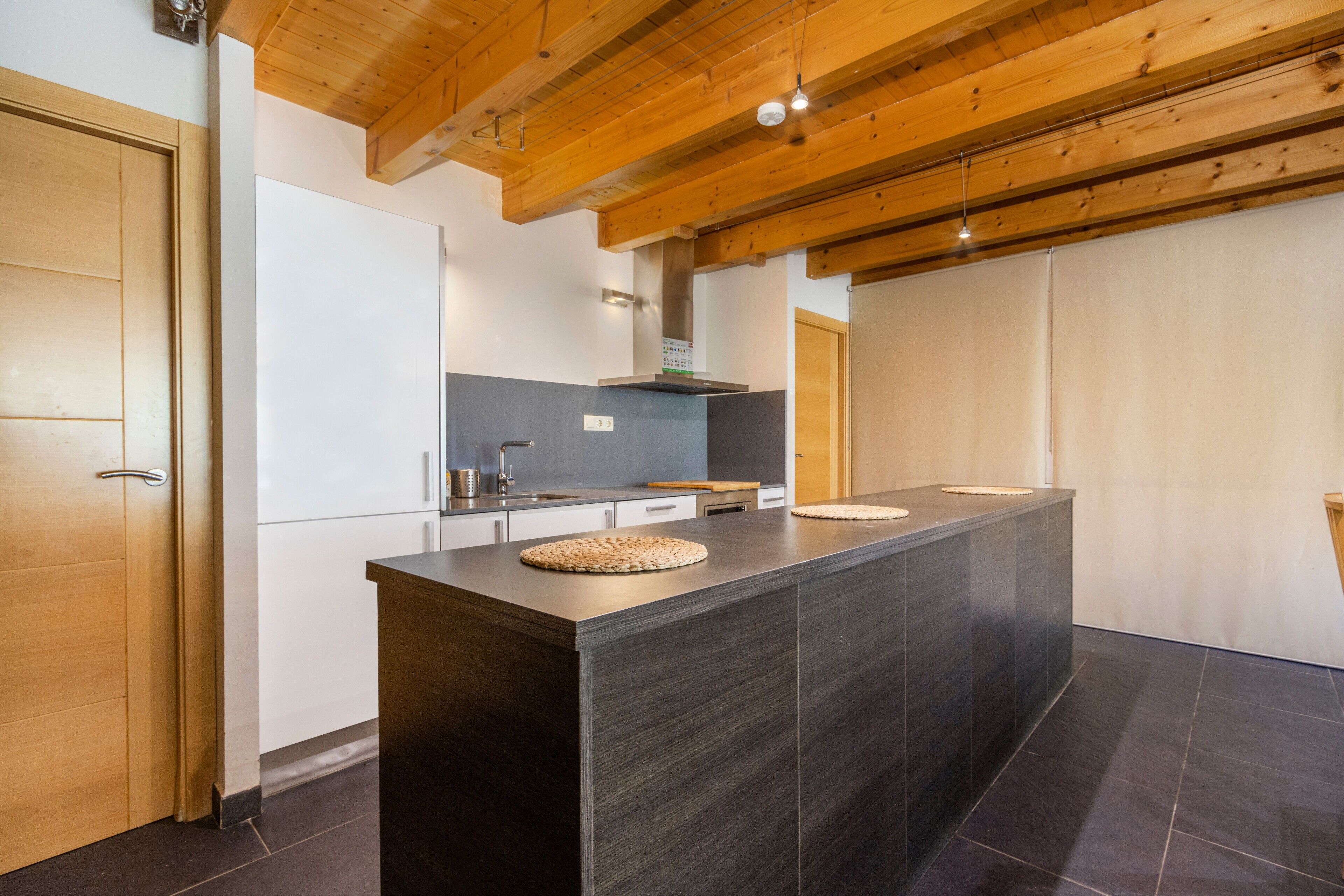 Kylskåp, mikrovågsugn, ugn och spishäll