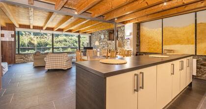 Country House 'Casa Guillem 3' with Lake View, Wi-Fi and Air Conditioning