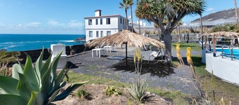 Apartment 'La Bayana - 5' with Sea View, Shared Pool and Wi-Fi