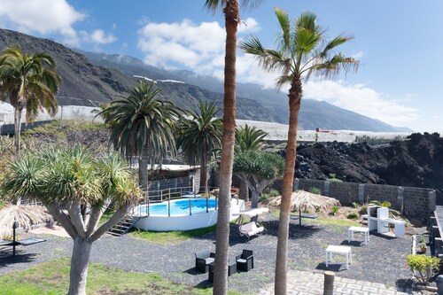 Appartement 'La Bayana - 4' avec vue sur la mer, piscine partagée et Wi-Fi