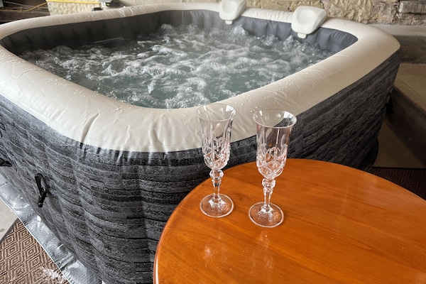 Bañera de hidromasaje cubierta