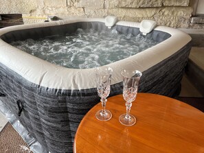 Indoor spa tub