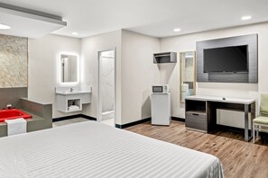 Habitación, 1 cama de matrimonio grande, bañera de hidromasaje | Escritorio y wifi gratis
