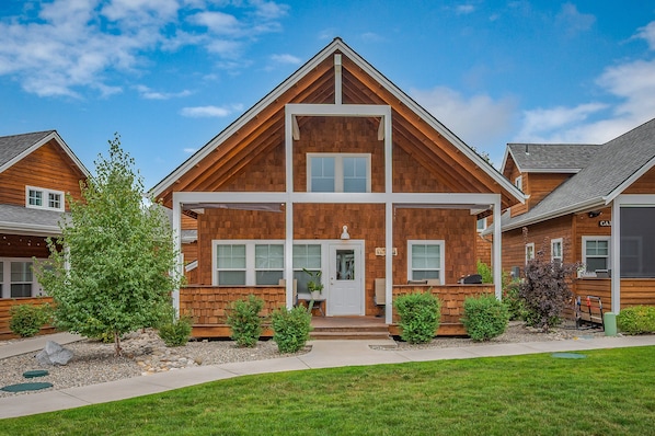 Exterior - Pet Friendly Bungalow in heart of Dover Bay sleeps up to 8 (Dover)