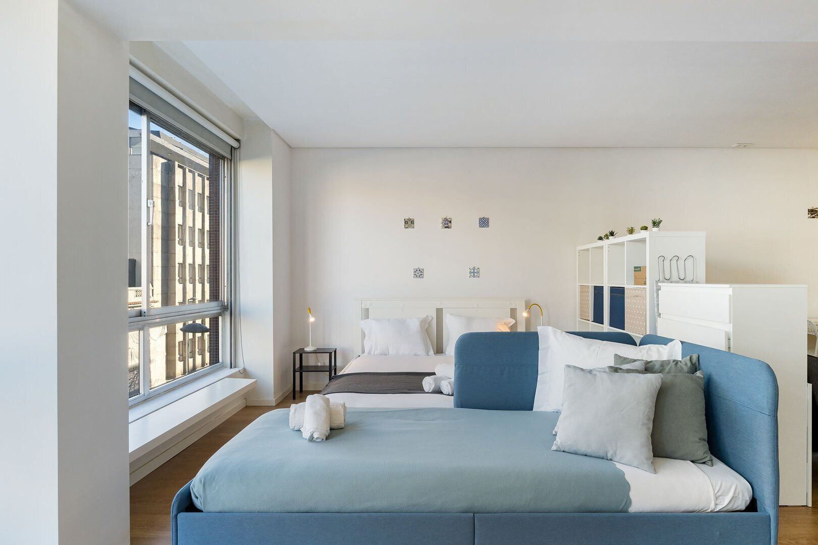 デスク、アイロン / アイロン台、インターネット、ベッドシーツ