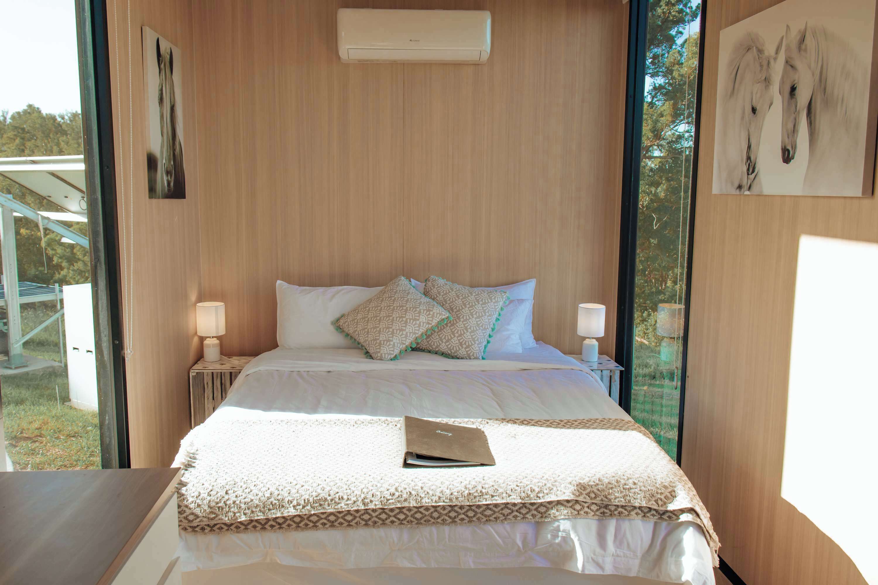 1 bedroom, bed sheets