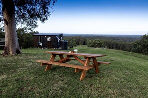 Outdoor dining - Amaroo One by Tiny Away (Minimbah)