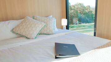 1 bedroom, bed sheets