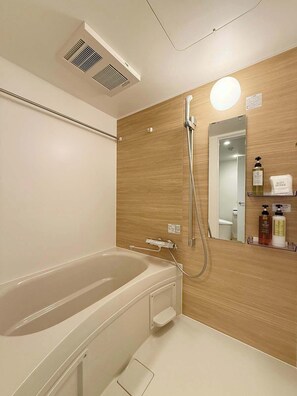 Bruser, hårtørrer, håndklæder