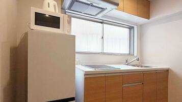 Fridge, microwave, cookware/dishes/utensils