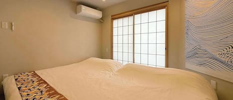 2 chambres, fer et planche à repasser, Wi-Fi, draps fournis