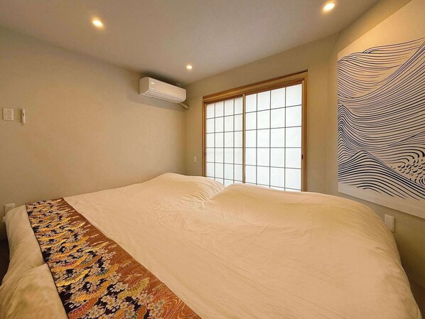 2 bedrooms, iron/ironing board, WiFi, bed sheets