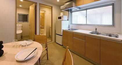 Central 2BR, 2 Baths, Vibrant Area & Shopping 51