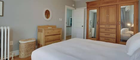 Bureau, fer et planche Ă repasser, Wi-Fi, literie fournie